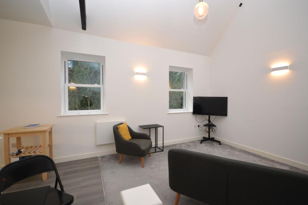 Lounge / Dining Area