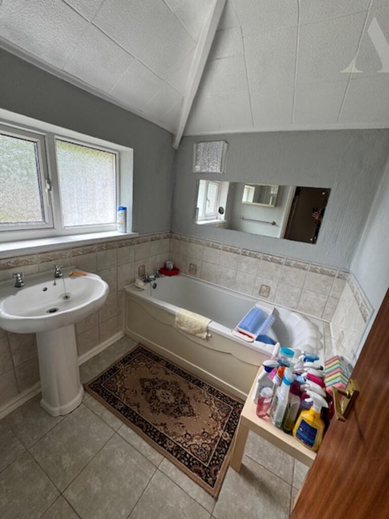 327 Cotterills Lane Bathroom
