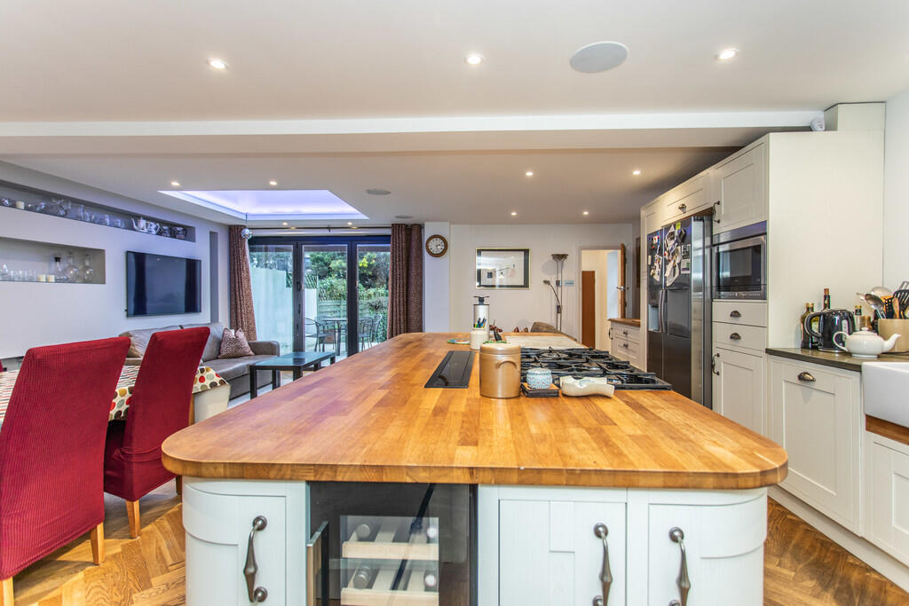 70 Braemore Road2...
