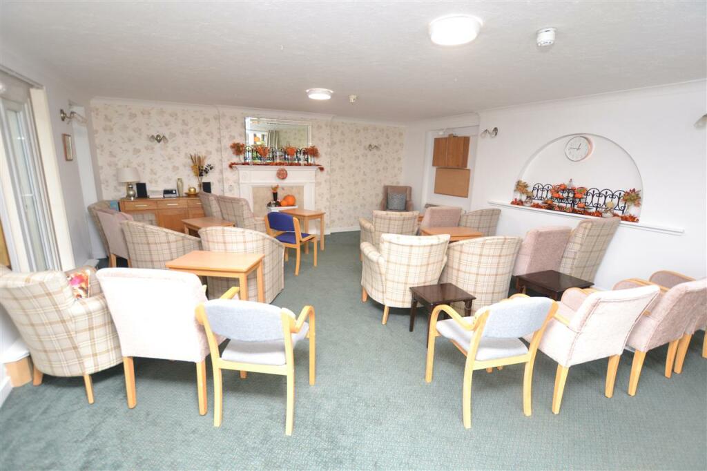 COMMUNAL LOUNGE
