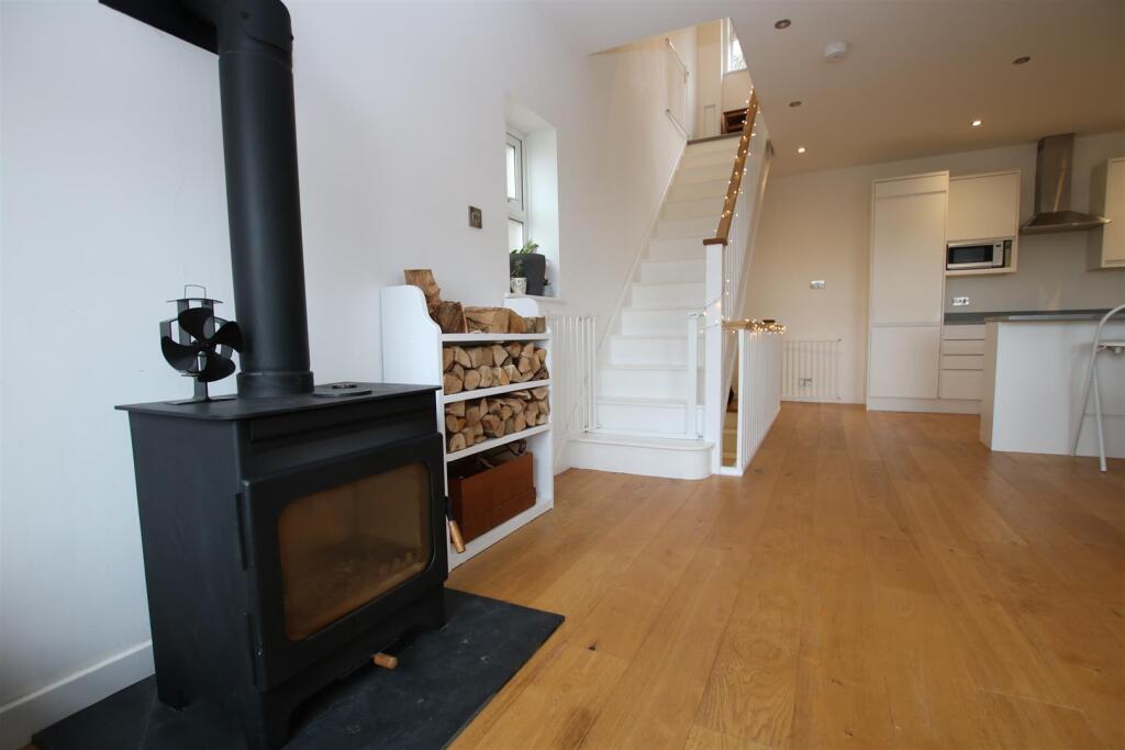 Open Plan Living 2.JPG