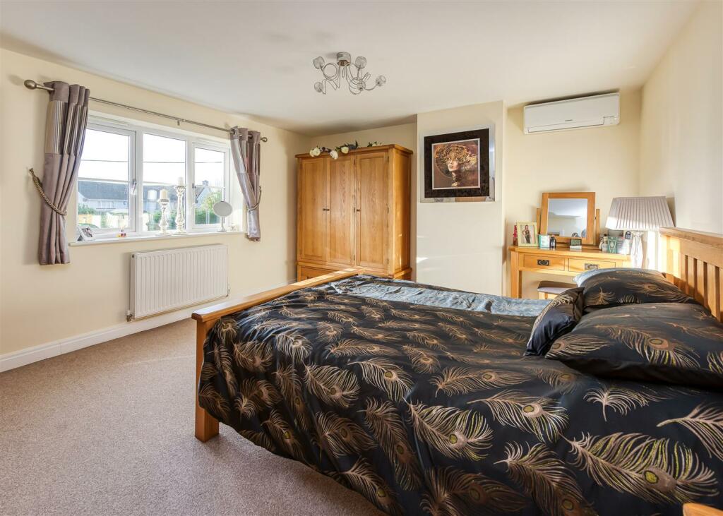 41 Kings Road-bed1a.jpg