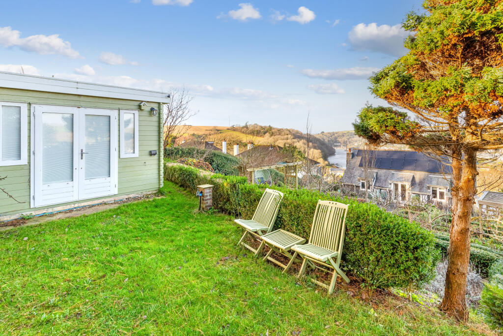 A08 - Noss Mayo, Stoke Road, Westonhay - 251210