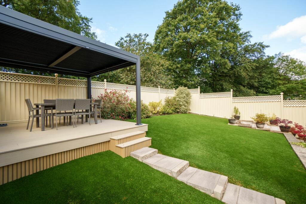 Pergola/decking area