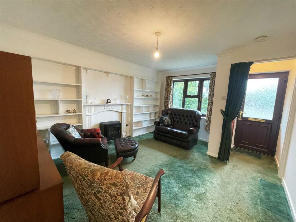 Sitting room (2).jpg