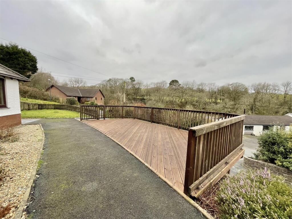 Fron Briallen decking pic 2.jpg