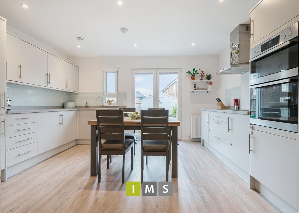 Kitchen / Living Room