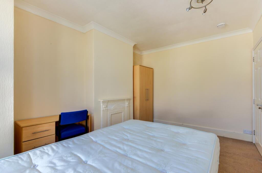 78 Brading Road Bedroom 5 (2)