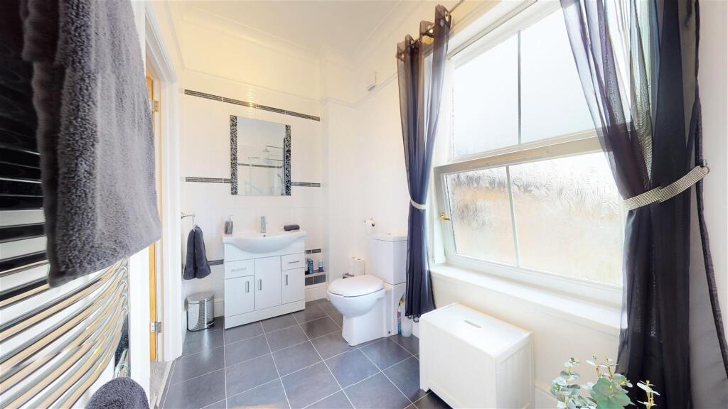 En Suite Bathroom