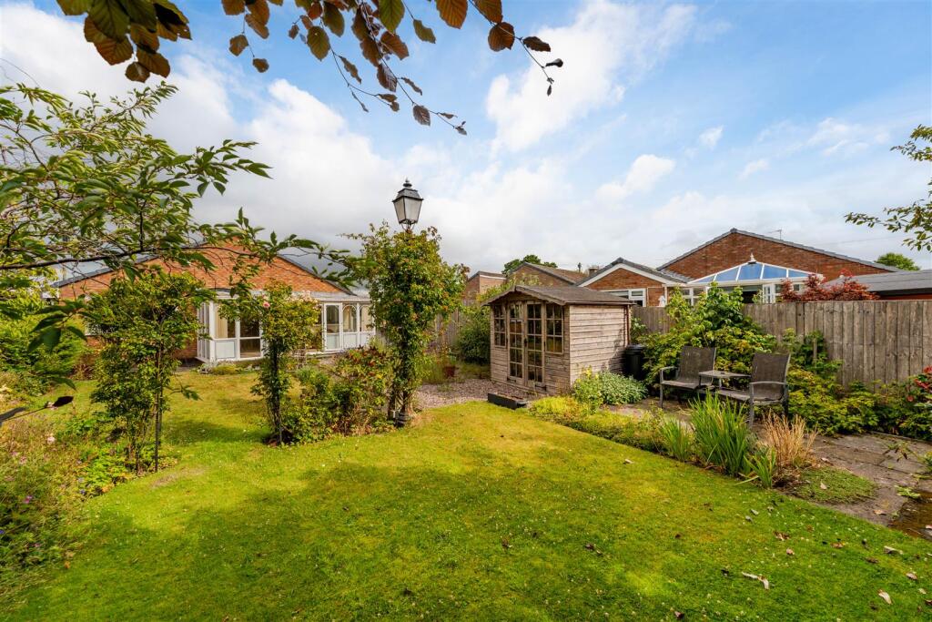 Beautiful Rear Garden