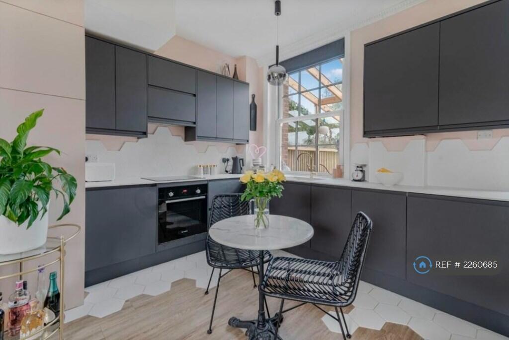 Fully Equipped, Modern Kitchen With Dishwasher