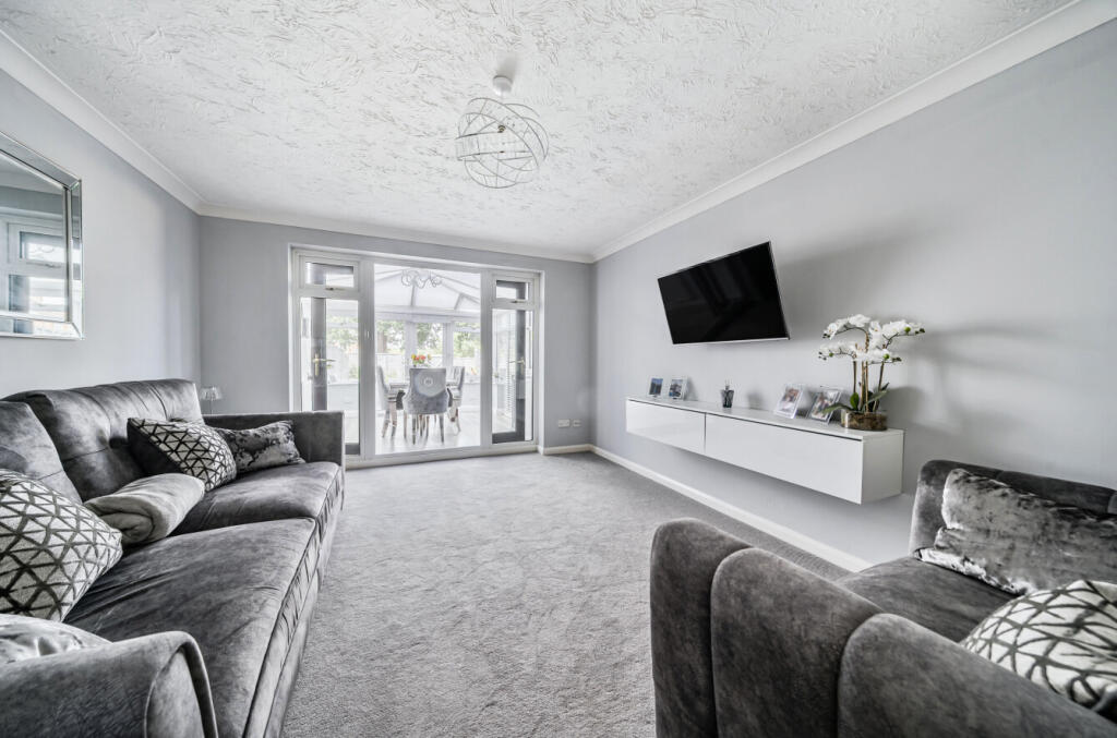 1320296-4-686ce6b...