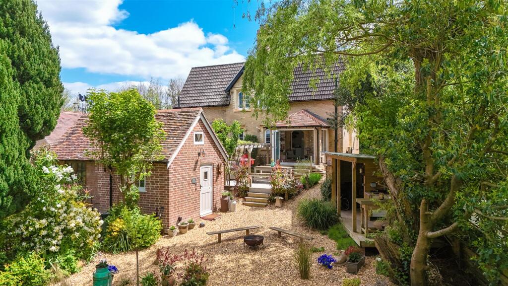 Rear area of house.JPG