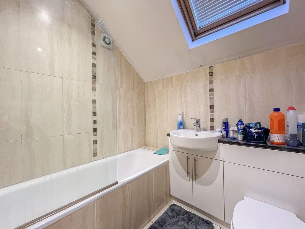 EN-SUITE BATHROOM