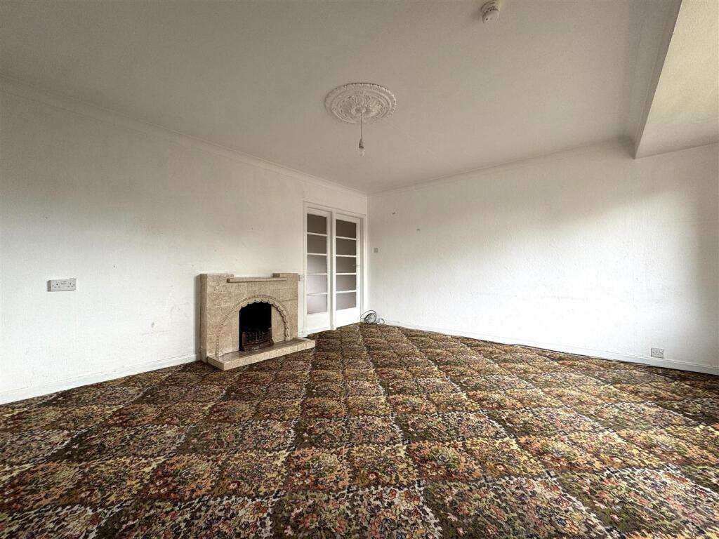 LOUNGE.JPG