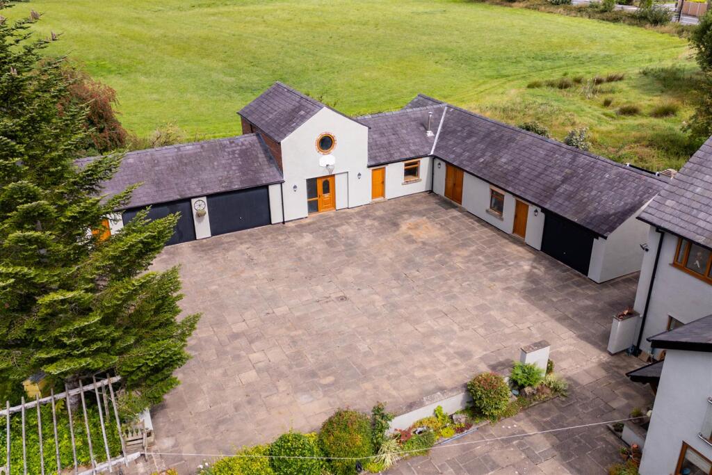 Aerial View - Courtyard