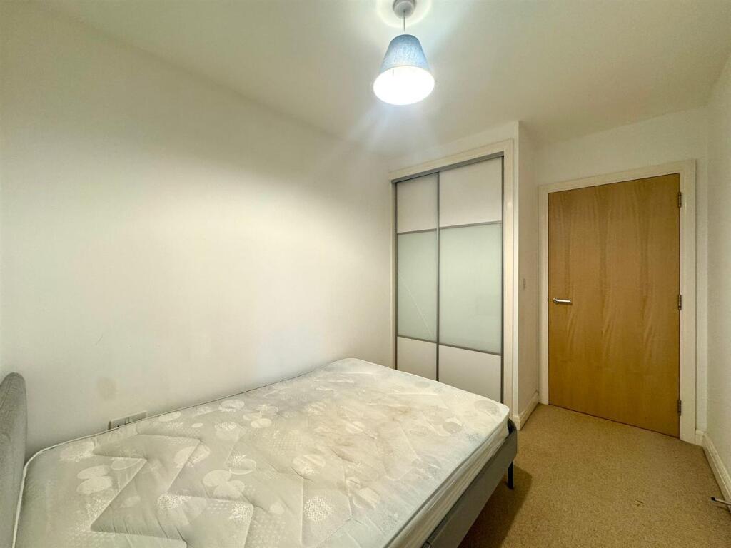 Second bedroom pic 2.jpeg