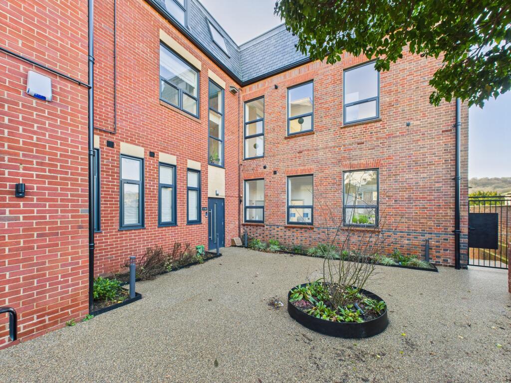 CAM02119G0-PR0506-STILL013