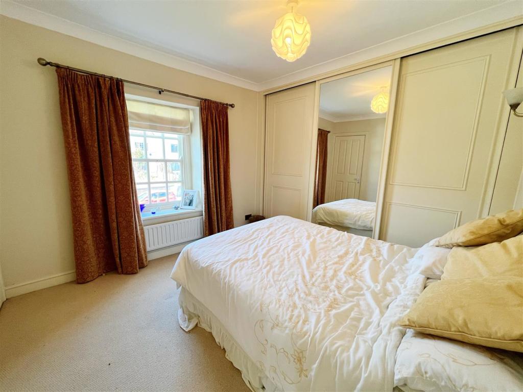 Bedroom 2 pic 1.jpg