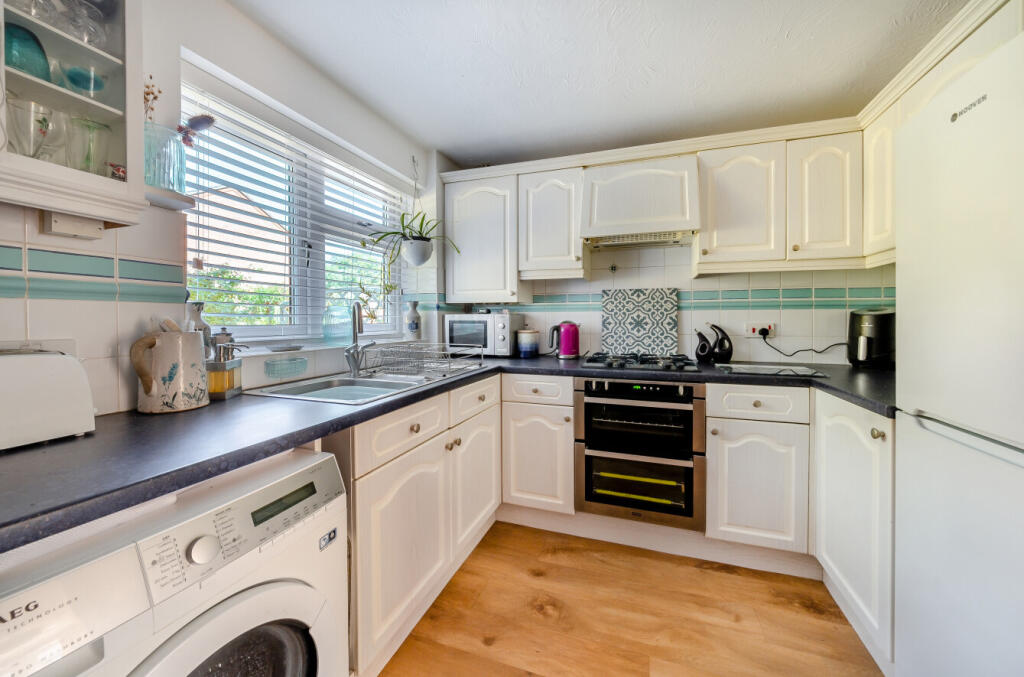 1293893-3-6824ad3...