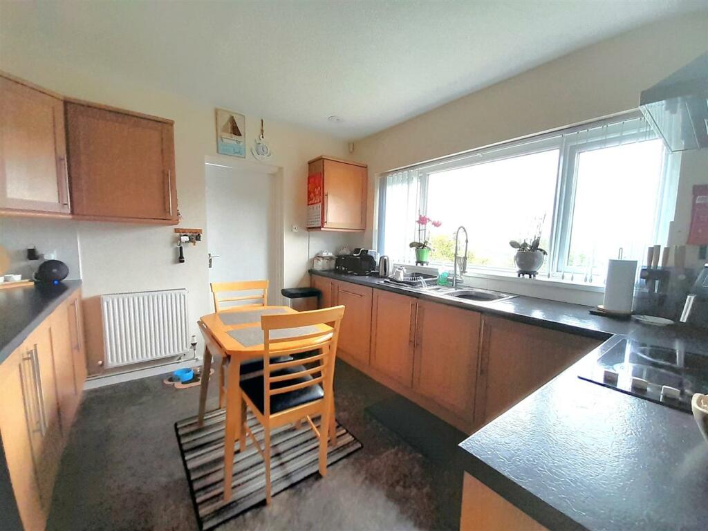 Kitchen 1.jpg