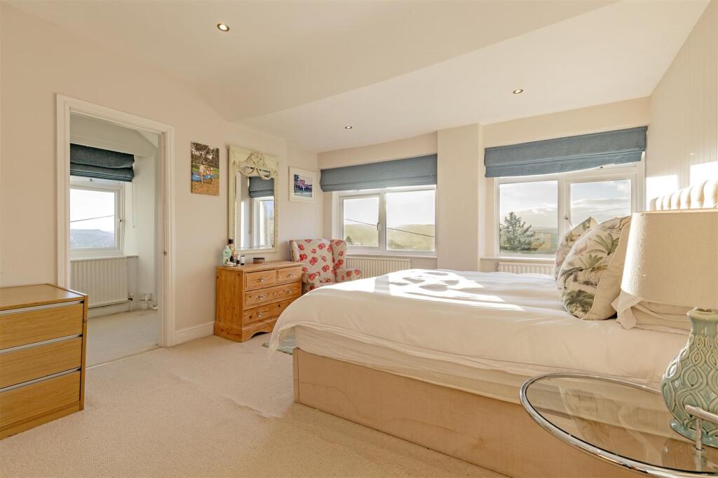 Bedroom 1-1.jpg