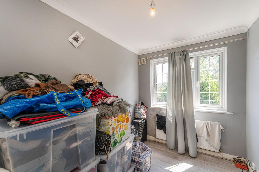 e Hertford Road, Enfield