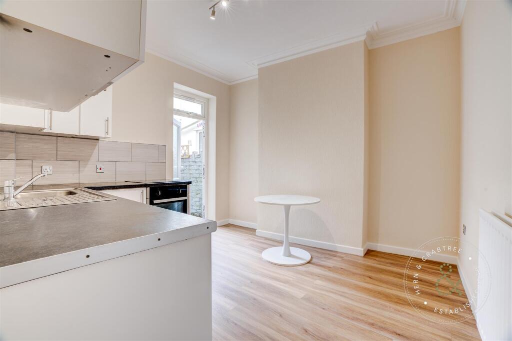 Brunswick Street, Front Split, Hern Crabtree (3).j