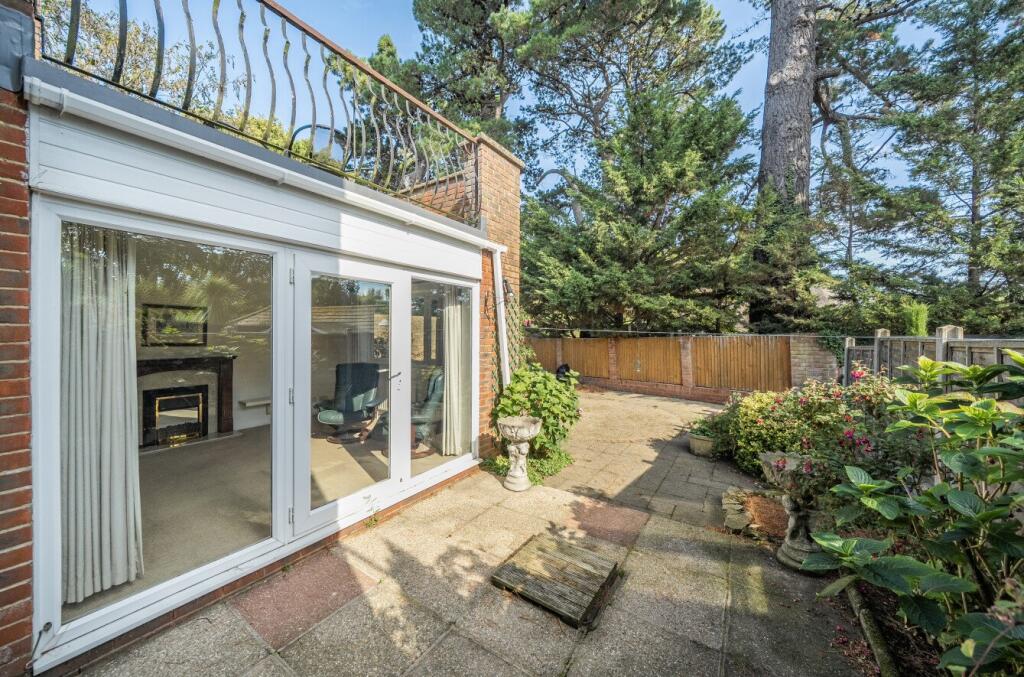 1360065-5-68dbe23...