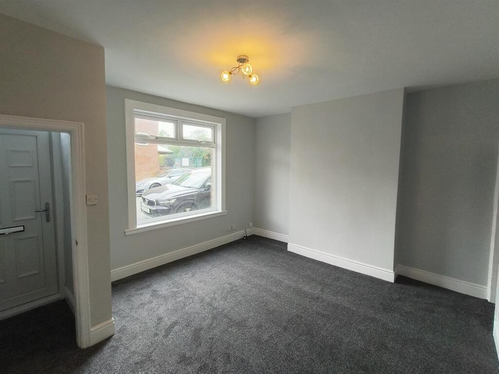 LIVING ROOM.jpg