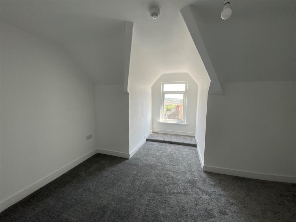 309FF Holton Road - top floor bedroom 2.jpg