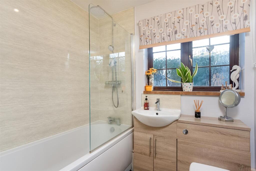 14 Bosley Close-9.jpg