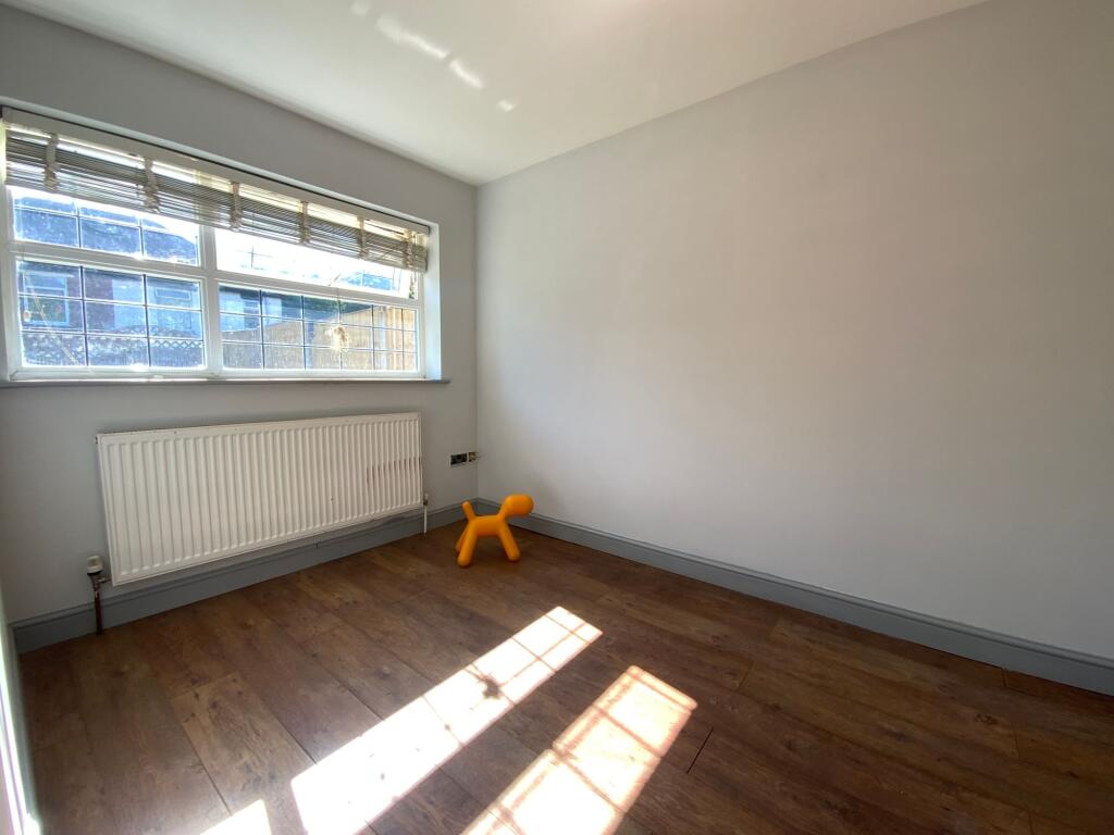 Bedroom 2/ Office