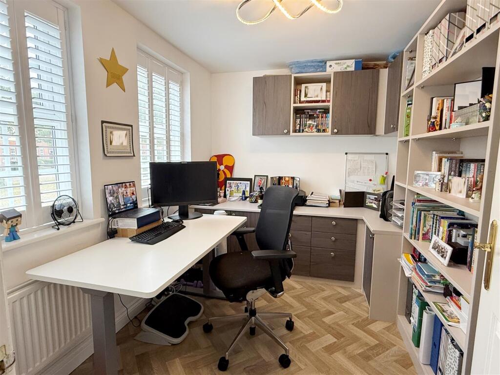 Home Office 1.JPG