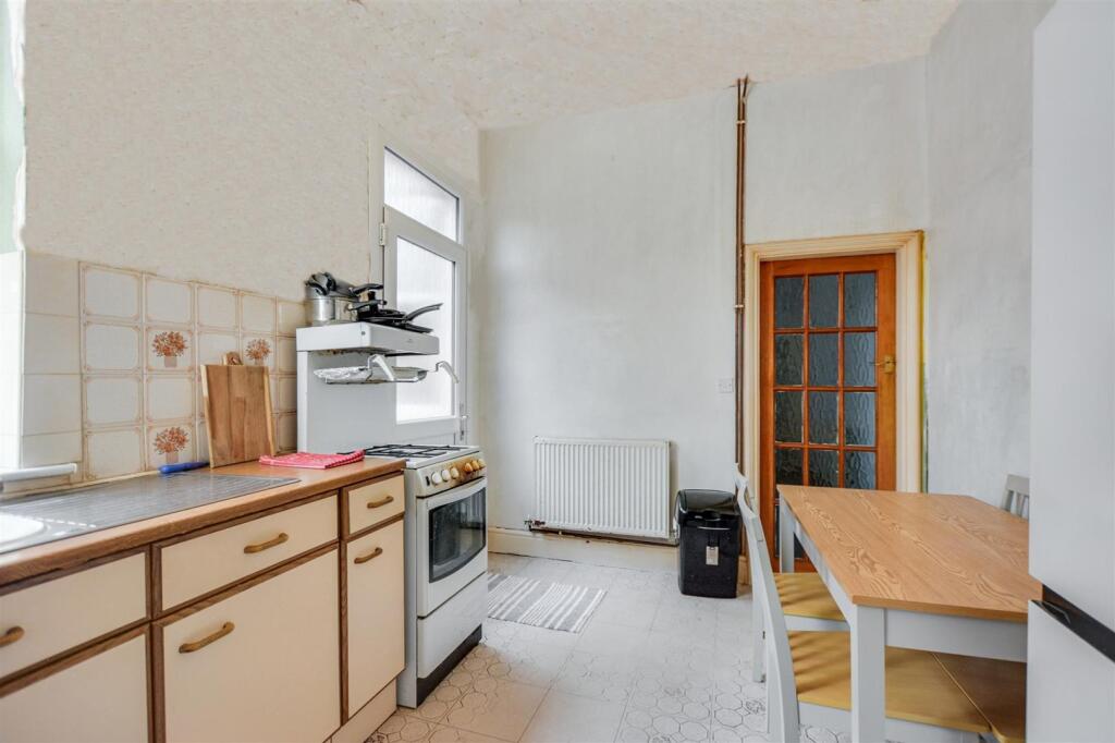 Kitchen_2 edited.jpg