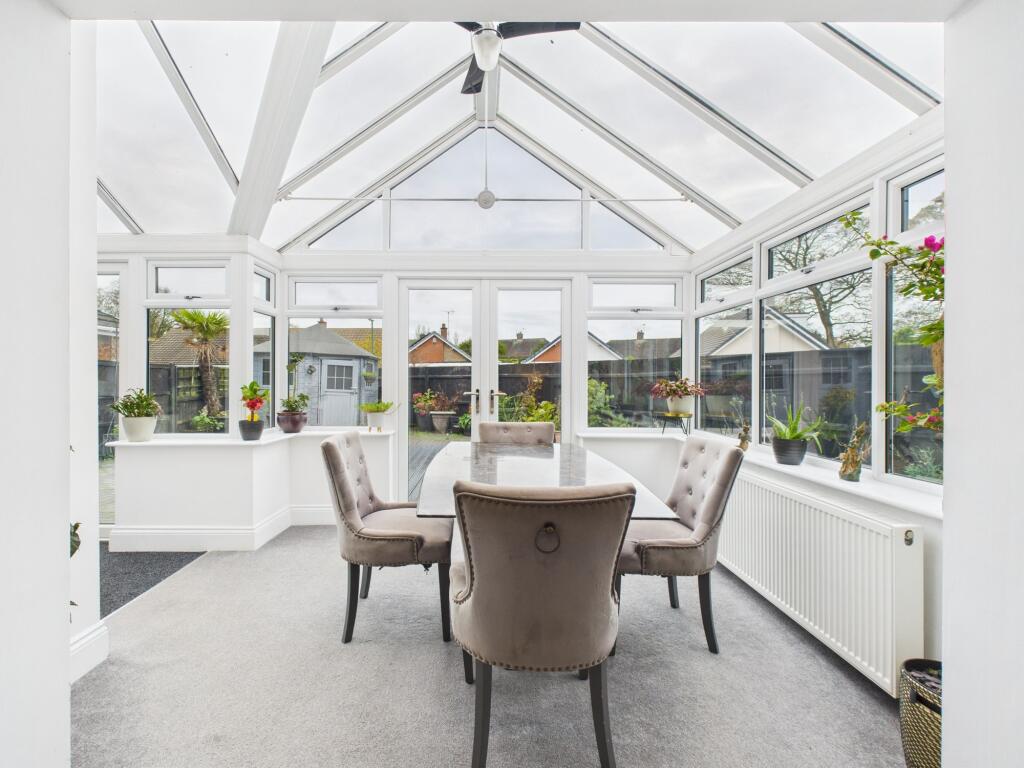 Conservatory (Dining Area)