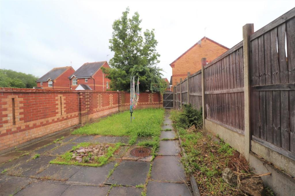 10 - Exterior Rear.JPG