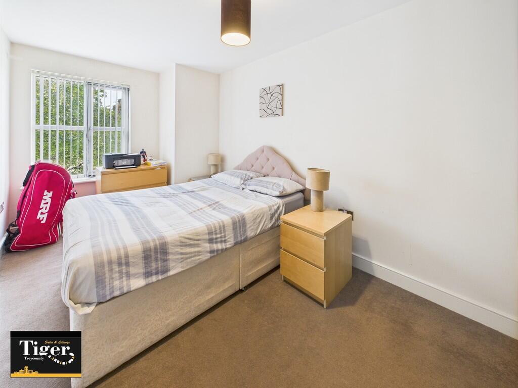 CAM02176G0-PR0599...