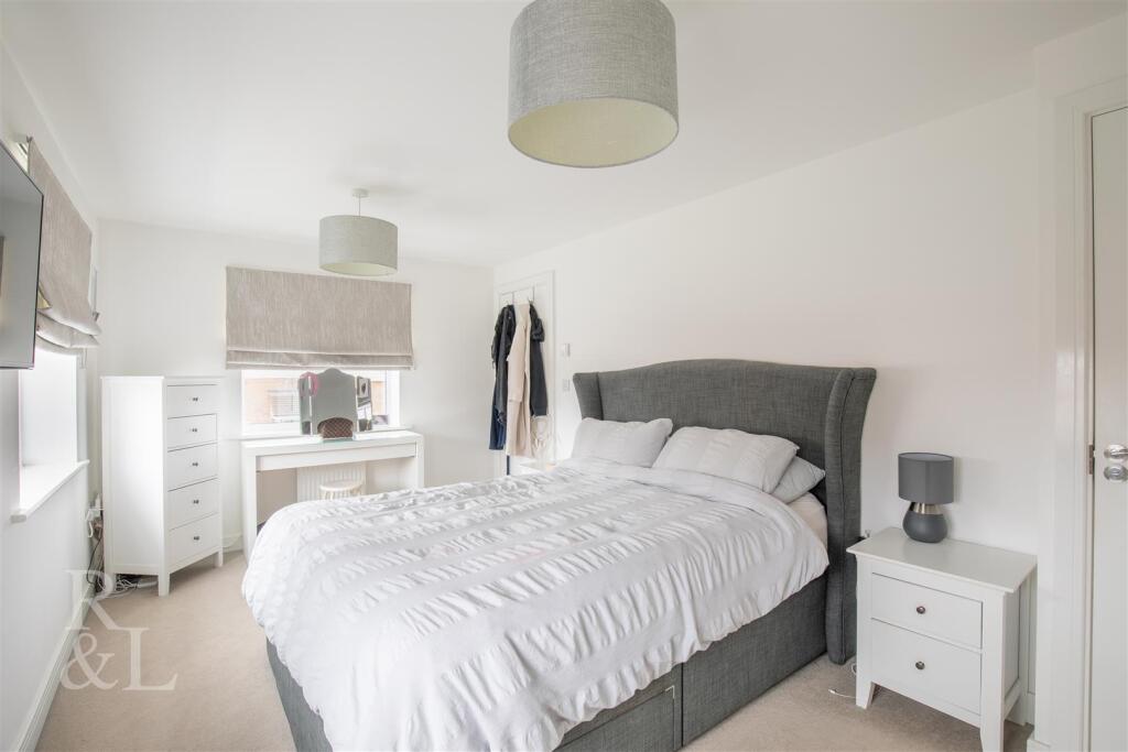 1, Hawksbeard Close  (14).jpg