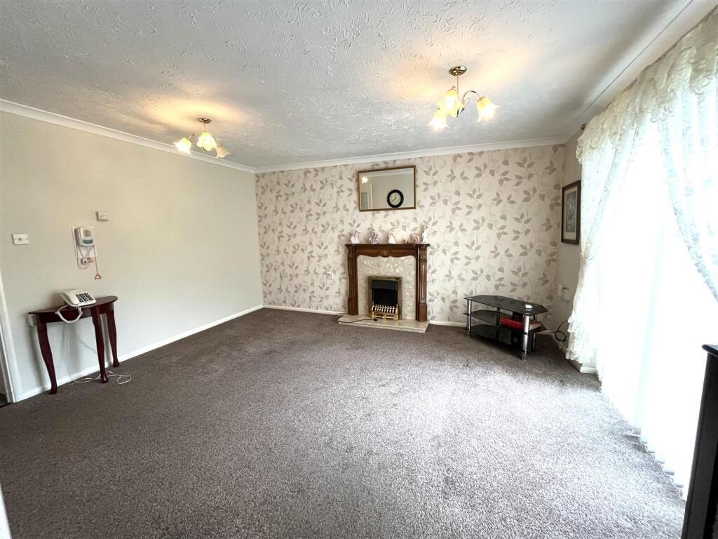 8 the laurels lounge 1.jpeg