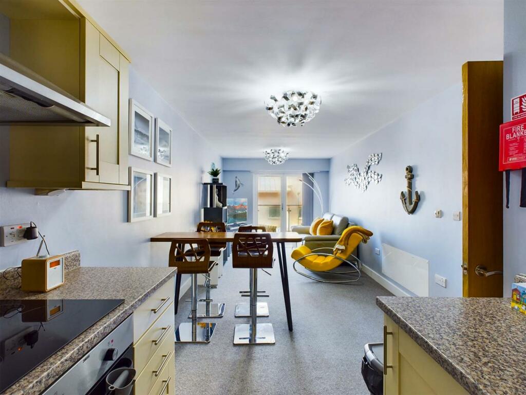 Dining room/kitchen/lounge