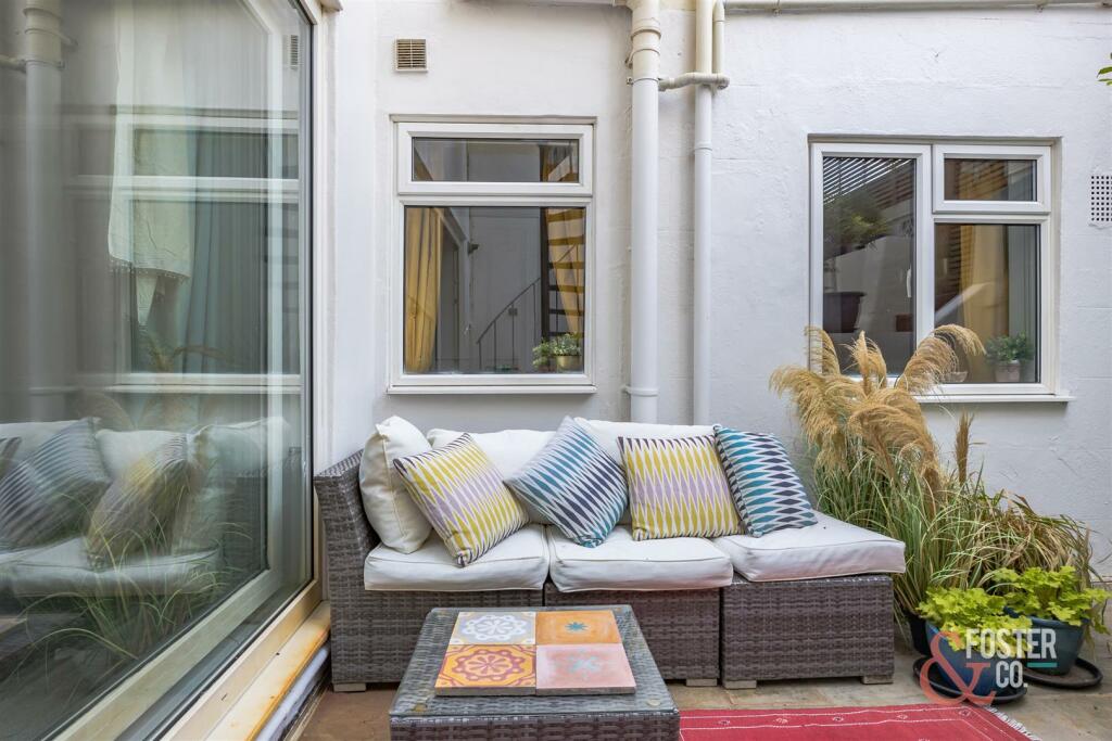 St Aubyns 22, Flat 2-15.JPG