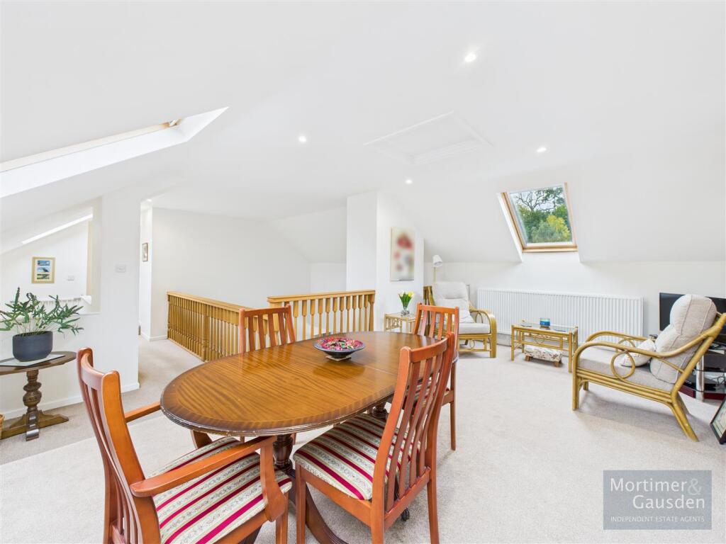 Mezzanine Reception Room