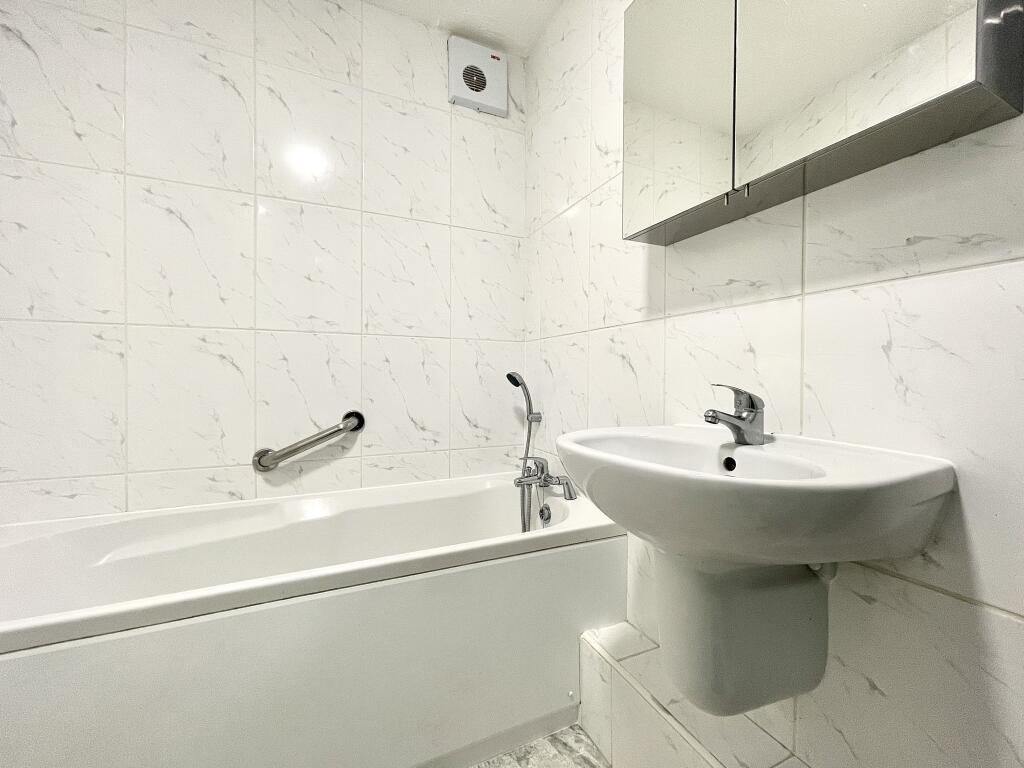 Bathroom Aspect 2.jp