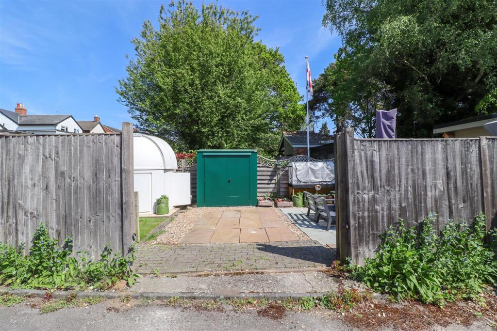 Access To Parking &amp; Garden