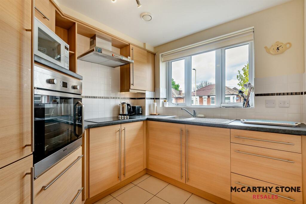 8596910-interior13-800.JPG