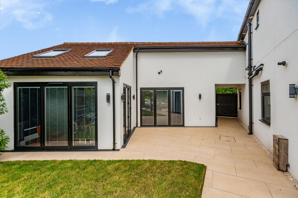 Annexe (Living Area)