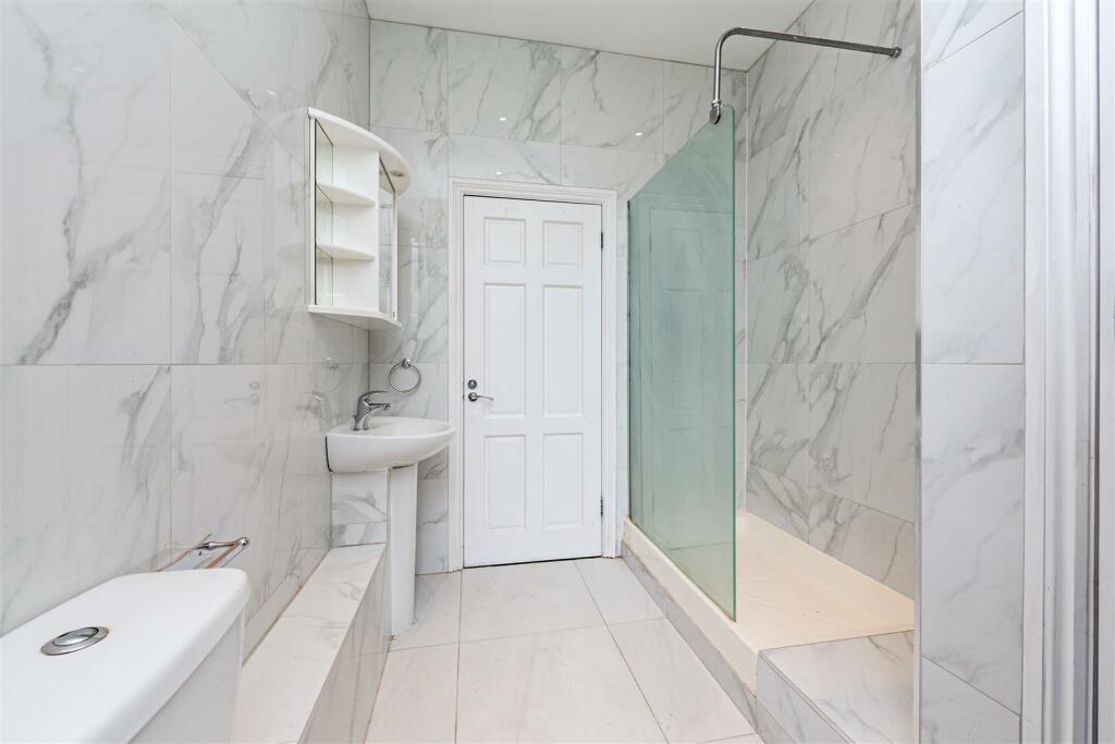 Shower room.jpg