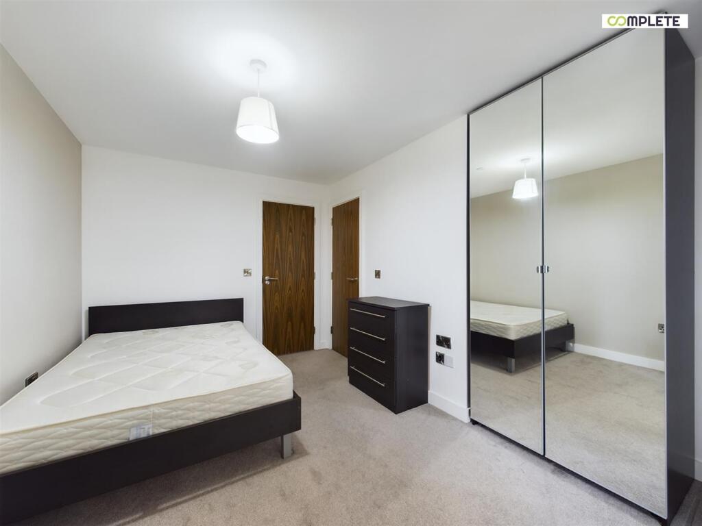 CAM01231G0-PR0052-STILL026