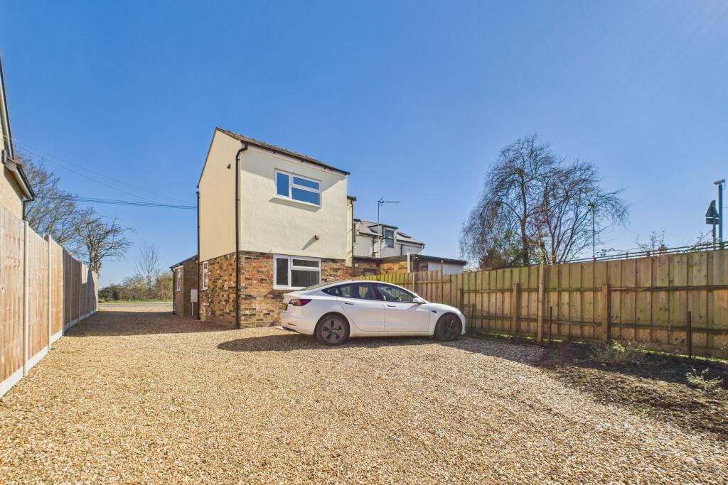 CAM02545G0-PR0358-STILL004